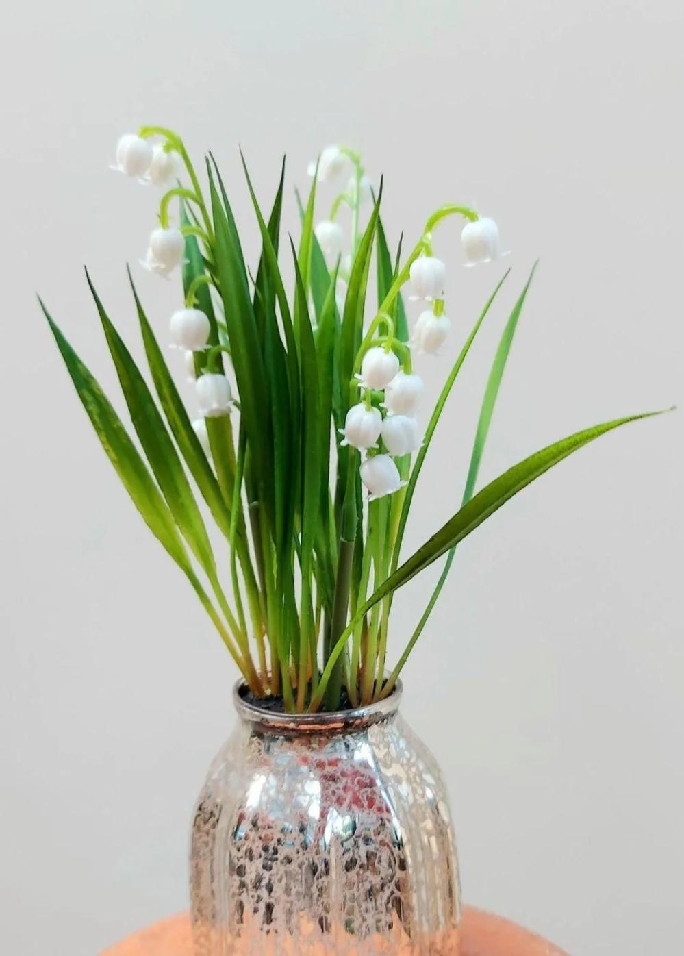 Lily of the valley | Plastic Flower Lily Of The Valley Nikisha In Glass Vase, White, 8"/20Cm Artificial Flowers Lily of the valley